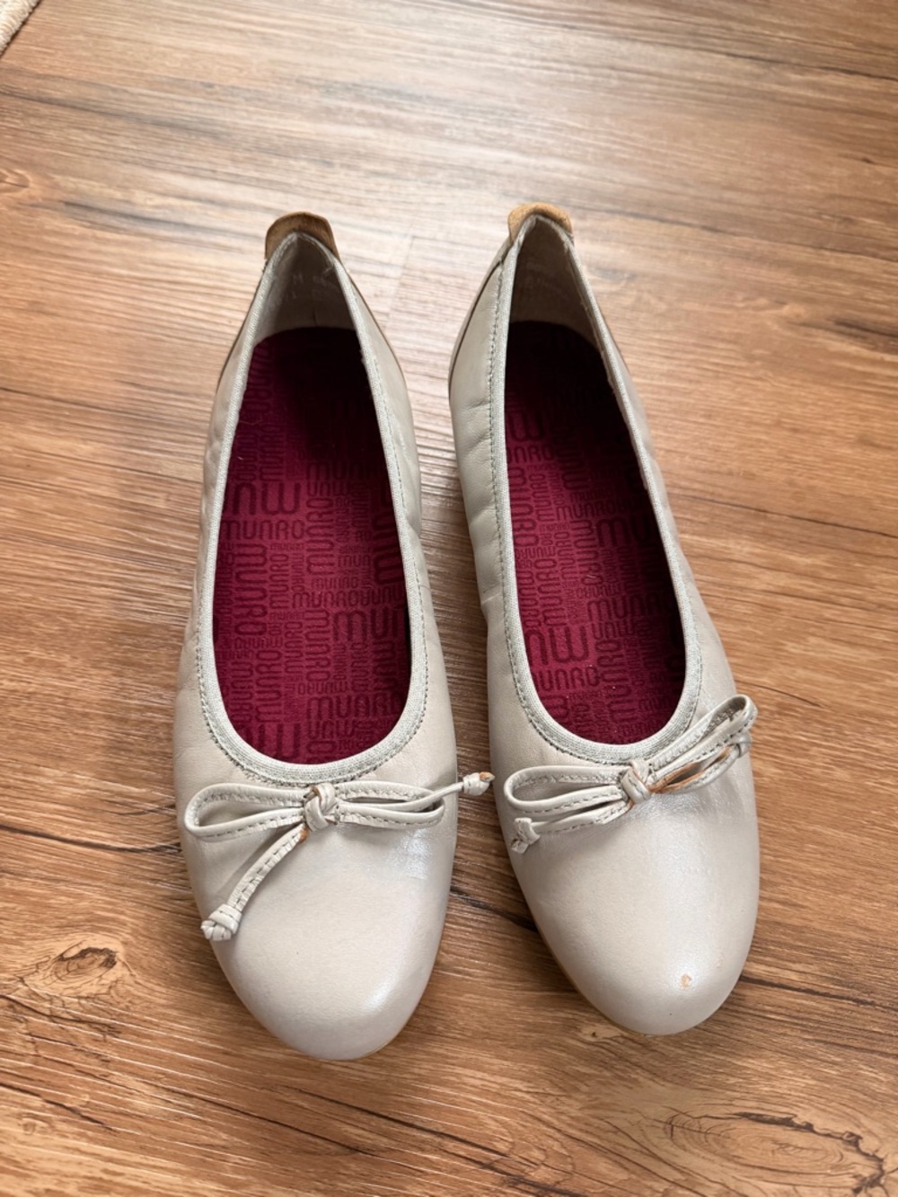 Munro Women’s silver grey Ballet Flats with Bow